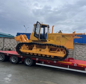 Бульдозер болотоход Б10МБ с отвалом и рыхлителем